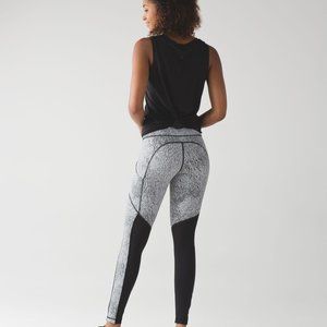 Lululemon 6 Speed Tight V power Luxtreme Black white